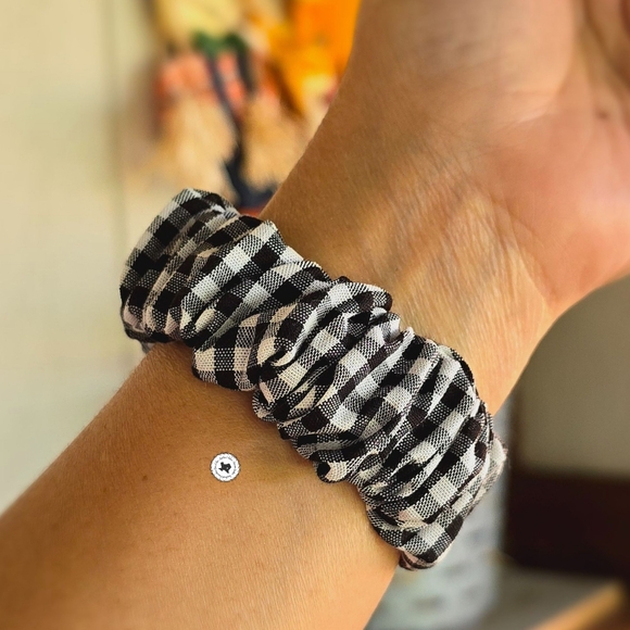 Black White Checkered Autumn Fall Fashion Scrunchies Watch Band for Apple Watch - Picture 2 of 5